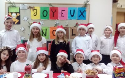 Boże Narodzenie w klasie V – występ, kiermasz i Wigilia.