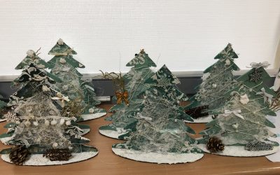 Warsztaty artystyczne – choinki na kiermasz świąteczny